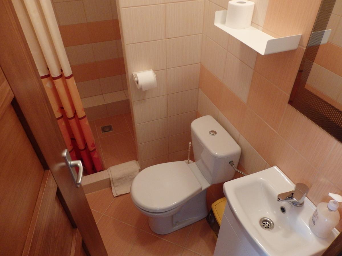 Отель Pivnicka Pod Cachtickym Hradom Чахтице Экстерьер фото